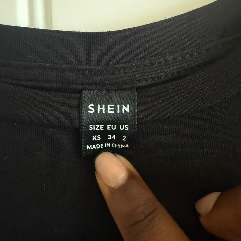 Black Graphic Crop Top - Picture 2 of 3